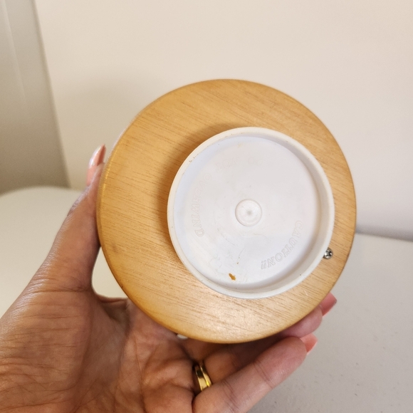 Vintage Wind Up Musical Christmas Decoration MCM Painted Wood Santa Claus - Picture 6 of 6